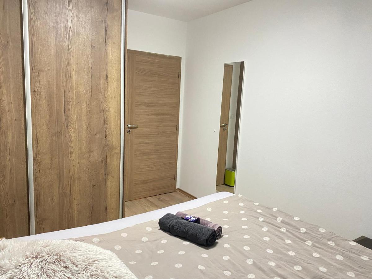 Apartman Slnecna Terasa S Vlastnym Parkovanim Na 2 Auta Leilighet Žilina Eksteriør bilde
