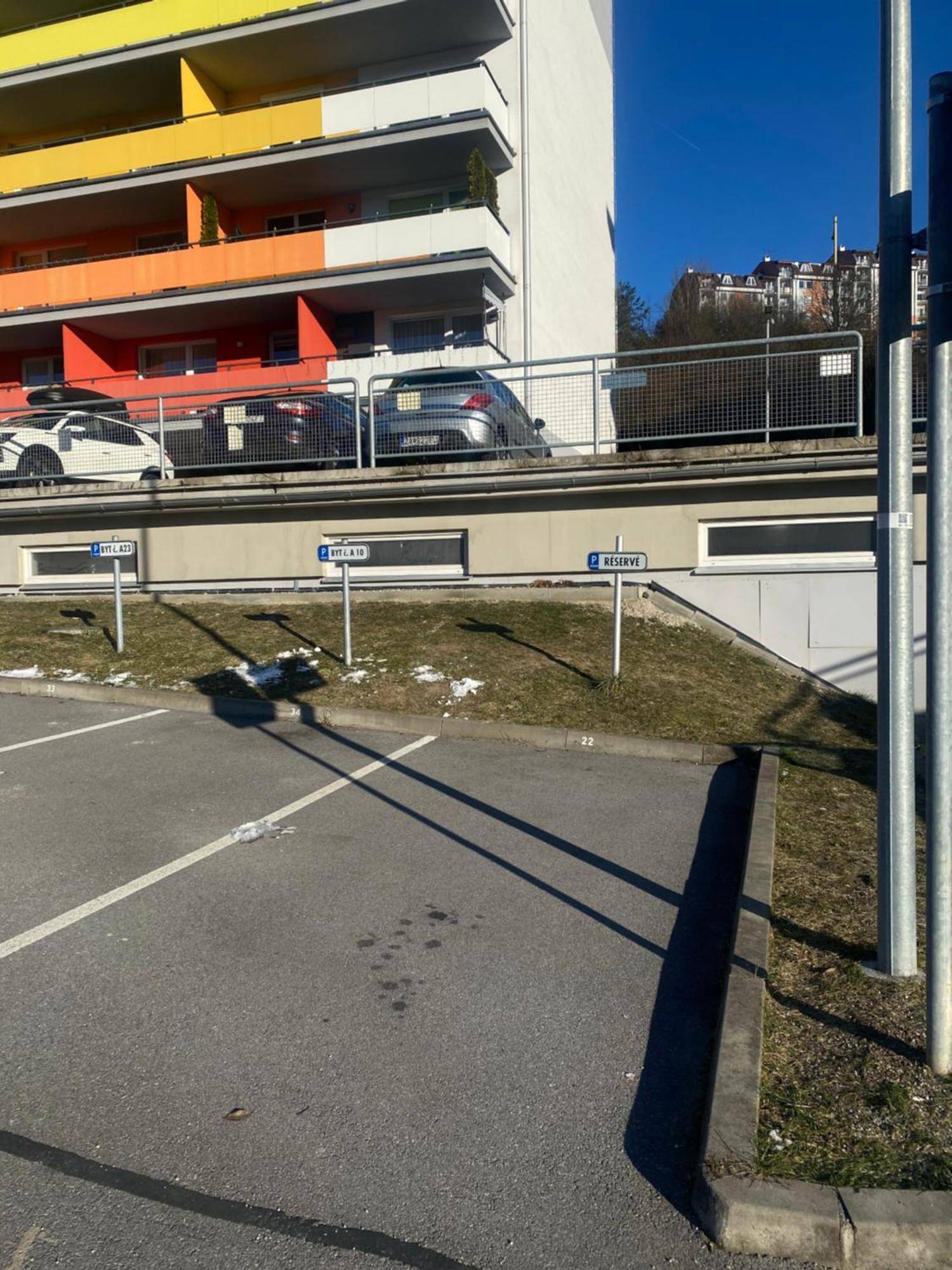 Apartman Slnecna Terasa S Vlastnym Parkovanim Na 2 Auta Leilighet Žilina Eksteriør bilde